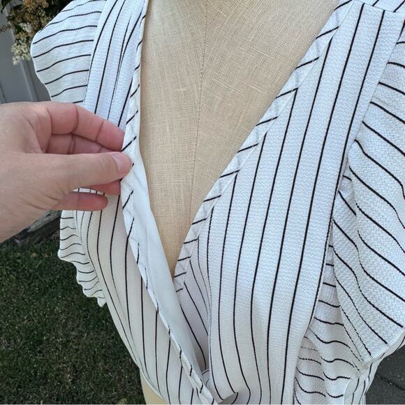 Guess White & Black Stripped Sleeveless Flutter Faux Wrap Blouse Top Women's L - Picture 3 of 10